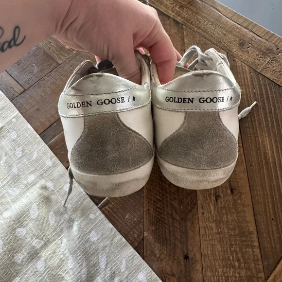 Golden Goose Off-White Sneakers with Gray Details - Picture 4 of 5